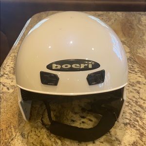 Boeri ski helmet in metallic pearl